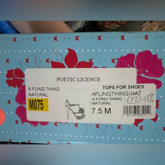 Poetic License “A Fling Thing” Flirty, Flowery heels! - Picture 10 of 12
